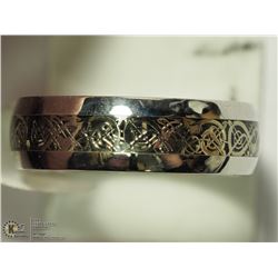 46) STAINLESS STEEL MEN'S RING SIZE 13.5