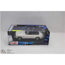 1:18 SCALE DIE CAST CAR IN BOX