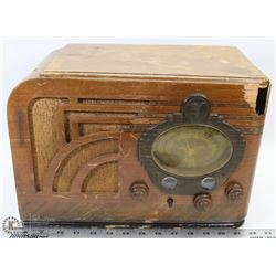 VINTAGE RADIO FOR REPAIR