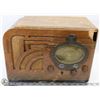 Image 1 : VINTAGE RADIO FOR REPAIR