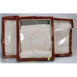 LOT OF 3 TABLE CLOTHES