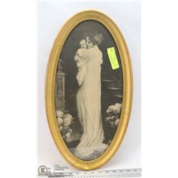 GILD FRAMED BLACK AND WHITE PICTURE WITH MOM AND