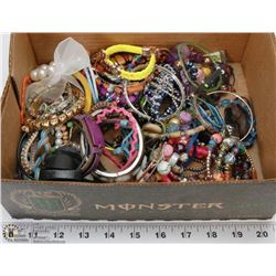 FLAT OF FASHION ESTATE BRACELETS