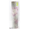 Image 1 : MEGA ROLL OF FLORAL PAPER.