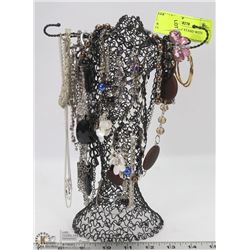 WIRE JEWELLERY STAND WITH CONTENTS.