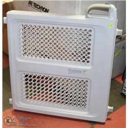 SAFTY FIRST BABY GATE