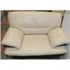 Image 1 : 2 TONE BLACK AND BEIGE LEATHERETTE SOFA CHAIR.