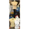 Image 1 : GROUP OF 5 ASSORTED MANNEQUIN BUSTS WITH ONE STAND