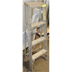 4' METAL LADDER