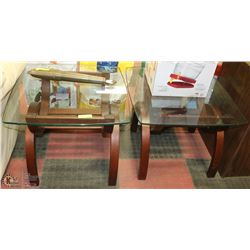 WOOD AND GLASS END TABLE SET. FURNITURE