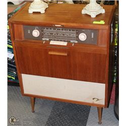 VINTAGE GRUNDIG-FLEETWOOD RADIO 25.5"X14"X32"H