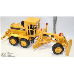 PLASTIC CATERPILLAR DISPLAY GRADER
