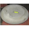 Image 1 : CONCRETE GROUND BIRDBATH 23" WIDE