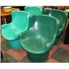 Image 1 : GROUP OF 4 PLASTIC OUTDOOR CHAIRS