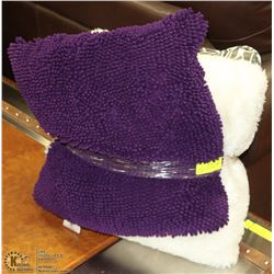 BUNDLE OF ASSORTED PILLOWS ON CHOICE