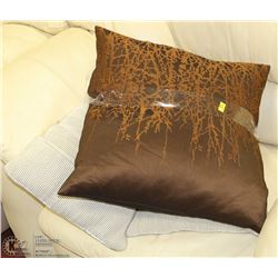 BUNDLE OF ASSORTED PILLOWS ON CHOICE