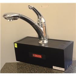 DELTA SIGNATURE PULL OUT SPRAY KITCHEN FAUCET