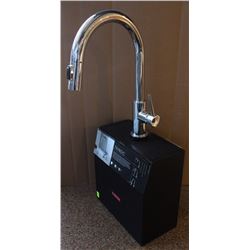 DELTA TRINSIC PULL DOWN SPRAY KITCHEN FAUCET