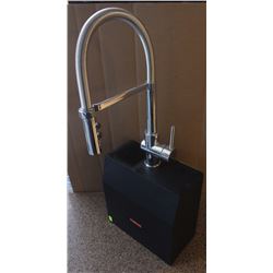 DELTA TRINSIC PRO PULL DOWN SPRAY KITCHEN FAUCET