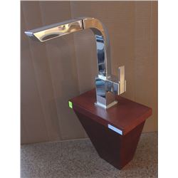 MOEN 90 DEGREE PULL OUT SPRAY KITCHEN FAUCET