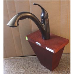 MOEN CAMERIST PULL OUT SPRAY KITCHEN FAUCET