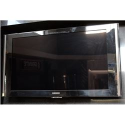 SAMSUNG 40" 1080P HDTV WITH TILT WALL MOUNT