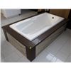 Image 1 : KOHLER HYTEC BATHTUB WITH STONE COVERED SURROUND