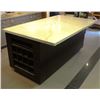 Image 1 : LARGE ISLAND WITH QUARTZ OVERLAY AND WINE RACK