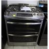 Image 1 : GE 30" SELF CLEANING GAS CONVECTION RANGE