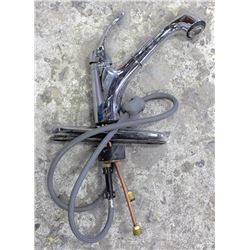 USED SINGLE HOLE PULL OUT SPRAY KITCHEN FAUCET