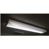 Image 1 : PAIR OF 4FT FLOURESCENT LIGHT FIXTURES