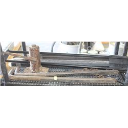 CONTENTS OF SHELF INCL. LOAD STABILISER BARS,