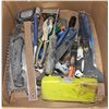 Image 1 : BOX OF ASSORTED HAND TOOLS