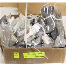 FLAT OF CROSBY GR-100 CHAIN HOOKS