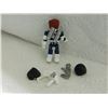 Image 2 : MINI FIGURE - BLACK & WHITE WITH GUN & HOLSTER, LARGE GUN, AIR PACKS & 2 EXTRA HAIR