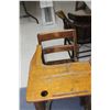 Image 2 : Child's One Piece School Desk