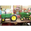 Image 1 : Collectible  John Deere Tractor with Grain Hopper