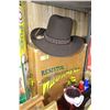 Image 1 : Resistol Cowboy Hat in a Box - Size 6 7/8