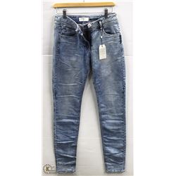 (WOMENS) PAIR OF LIGHT BLUE SANDWICH DENIM JEANS SIZE 34