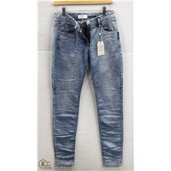 (WOMENS) PAIR OF LIGHT BLUE SANDWICH DENIM JEANS SIZE 36