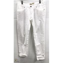(WOMENS) PAIR OF WHITE AMANEGRA SKINNY JEANS SIZE 46