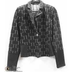 (WOMENS) DONNA DURA BLACK AND WHITE PRINTED BLAZER SIZE 38