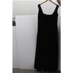 (WOMENS) EDEN MAIDS BLACK VELOUR DRESS SIZE 20