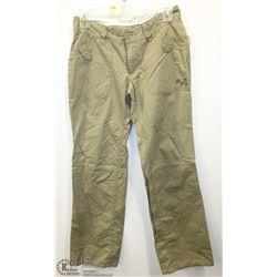 (WOMENS) FLO CLOTHING GREEN KHAKI PANTS SIZE 2