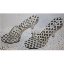 (WOMENS) PAIR OF WILDROSE OPEN TOE HEELS SIZE 10