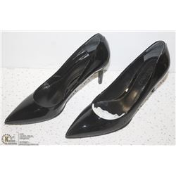(WOMENS) PAIR OF CLASSIC BLACK CLOSED TOE HEEL SIZE 37