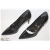 Image 1 : (WOMENS) PAIR OF CLASSIC BLACK CLOSED TOE HEEL SIZE 37