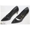 Image 1 : (WOMENS) PAIR OF CLASSIC BLACK CLOSED TOE HEEL SIZE 38