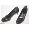 Image 1 : (WOMENS) PAIR OF SHINY BLACK CLOSED TOE HEEL SIZE 39