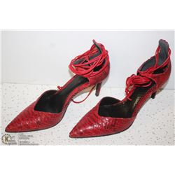 (WOMENS) PAIR OF RED CLOSED TOE SNAKE SKIN STYLE HEEL SZ 39
